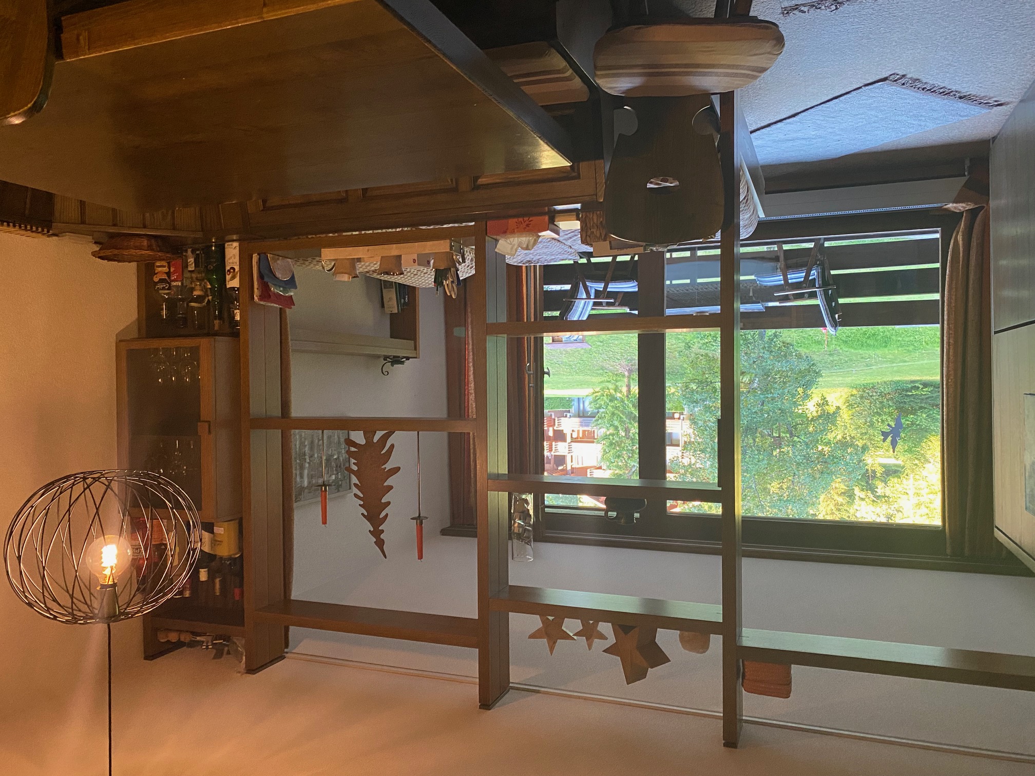 Blick durch das Studio Richtung Balkon