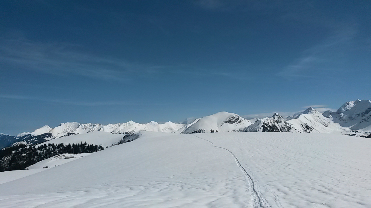 Schneschuhlaufen auf dem Meniggrat